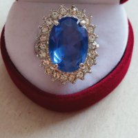 Прекрасен дамски пръстен родий ,син топаз и циркони, снимка 1 - Пръстени - 42330887