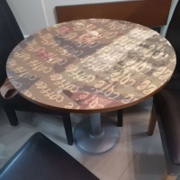Трапезна маса с четри стола