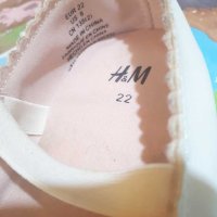 Бели пантофки ,,H&M" н-р 22, снимка 3 - Бебешки обувки - 41140312