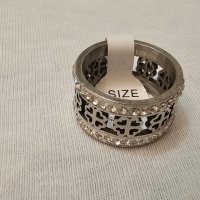 Стилен дамски пръстен от медицинска стомана Детелини с камъни цирконии, снимка 1 - Пръстени - 44473710