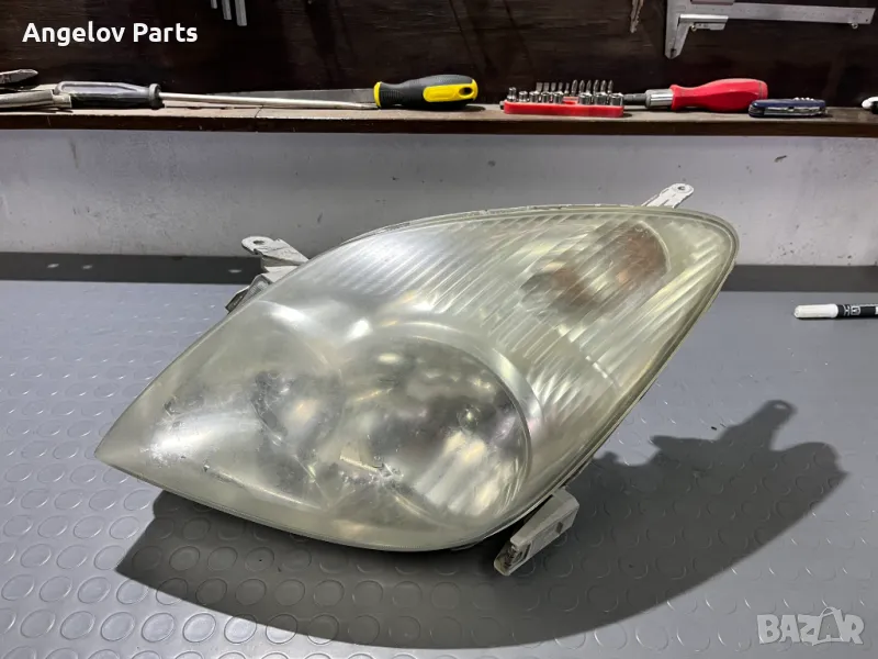 Ляв фар за Toyota Corolla Verso 2003 г., снимка 1