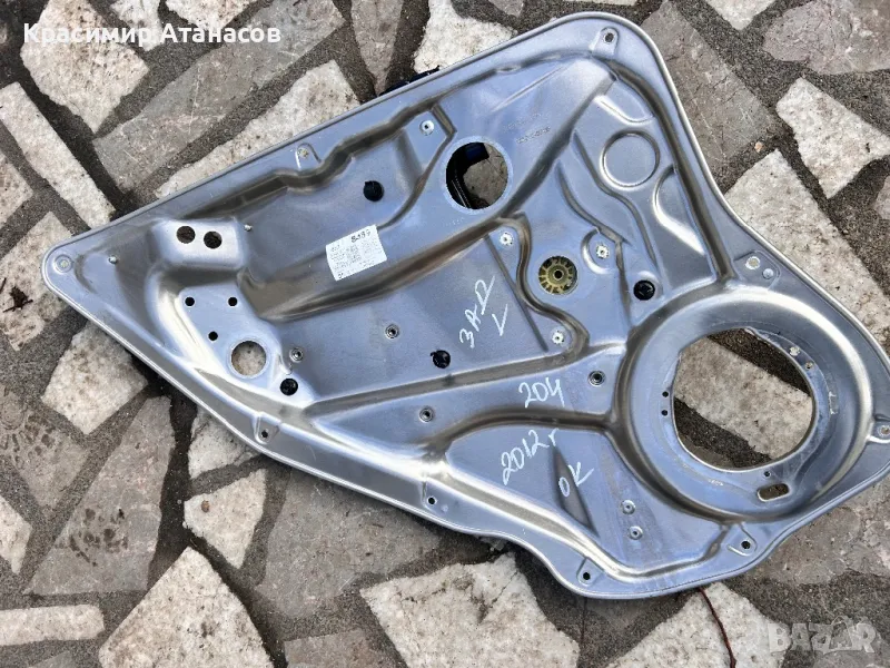 Стъклоповдигач заден ляв за Мерцедес Ц-класа W204.седан. 2011-2014г, снимка 1