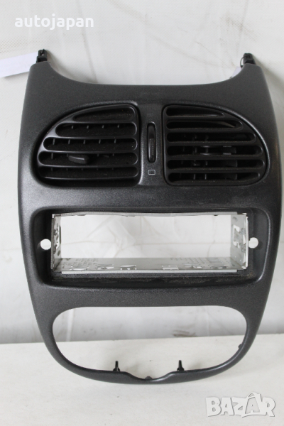 Панел средна конзола с решетка въздуховод Пежо 206 1.4 75кс 2врати 03г Peugeot 206 1.4 75hp 2003, снимка 1