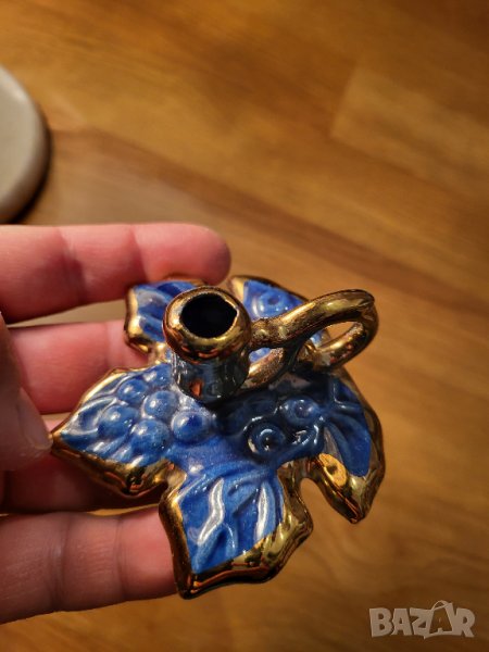 Красив порцеланов малък свещник син лозов лист за малка църковна свещ, снимка 1