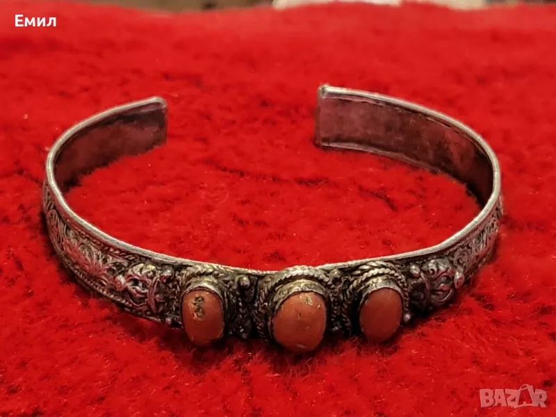 Антикварна сребърна гривна с корали, снимка 1