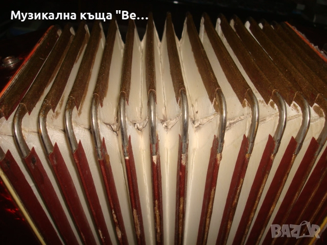 Акордеон Велтмайстер 120 баса с куфар, снимка 11 - Акордеони - 52877265