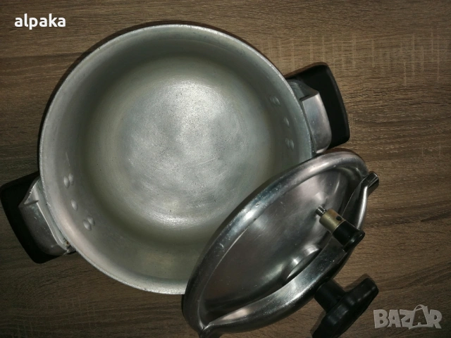 Продавам руска алуминиева тенджера под налягане 4.5 литра, снимка 2 - Съдове за готвене - 53484630