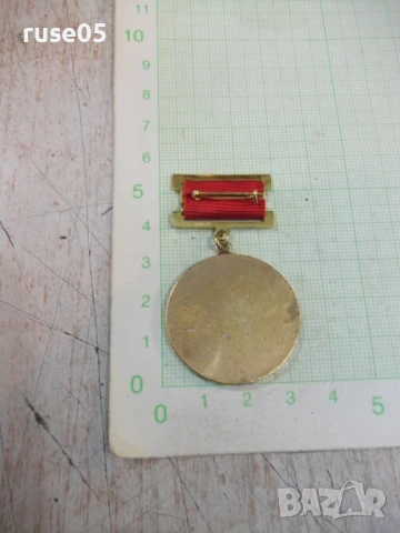 Значка "ДФС ДУНАВ РУСЕ 90 години 1894 - 1984", снимка 2 - Колекции - 51395215