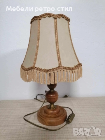Елегантна нощна лампа с  основа от масивна дърво с топъл естествен финиш и кремав текстилен абажур., снимка 3 - Настолни лампи - 52388078