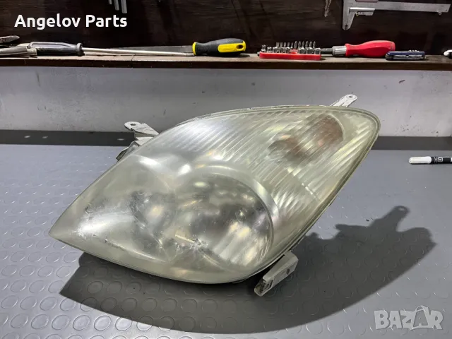 Ляв фар за Toyota Corolla Verso 2003 г.