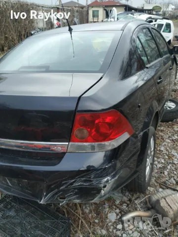 На части Opel Astra - 1.6 бензин, Седан , снимка 2 - Автомобили и джипове - 49157329