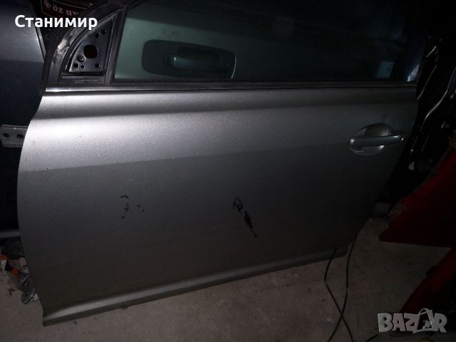 Врата предна лява Тойота Авенсис 2003г - 2007 г, сива, снимка 1 - Части - 41845824