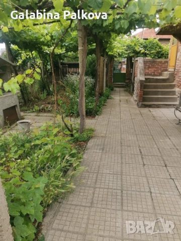 Двуетажна къща с голям двор на 7 км. от Пловдив, снимка 3 - Къщи - 52583415