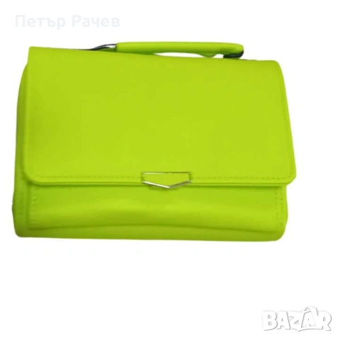 Стилна и компактна к. дамска чанта за през рамо с дълга дръжка.