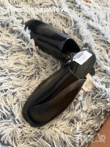 затворени кожени джапанки zara