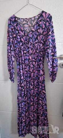 Дамска дълга рокля с дълъг ръкав  размер: М/Л материя: памук цвят: лилави и розови нюанси висока тал