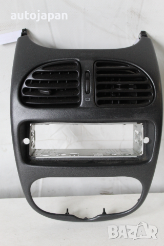 Панел средна конзола с решетка въздуховод Пежо 206 1.4 75кс 2врати 03г Peugeot 206 1.4 75hp 2003