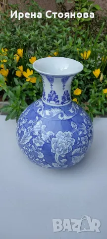 Голяма китайска ваза. Ръчно рисувани флорални елементи в бяло и синьо. , снимка 4 - Декорация за дома - 47321266