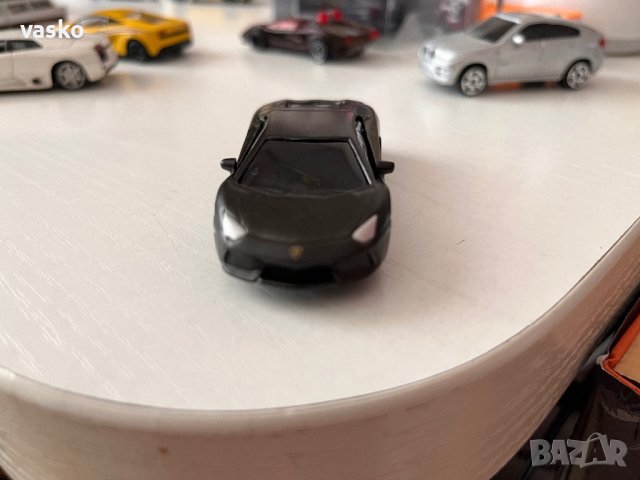 Бураго Lamborghini 1:64, снимка 2 - Колекции - 42130920