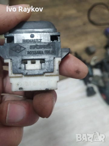 Преден десен бутон прозорец за Renault Espace III , 7700875678, снимка 2 - Части - 53141649