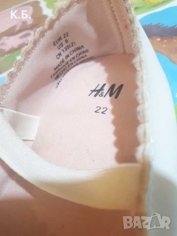 Бели пантофки ,,H&M" н-р 22, снимка 3 - Бебешки обувки - 41140312