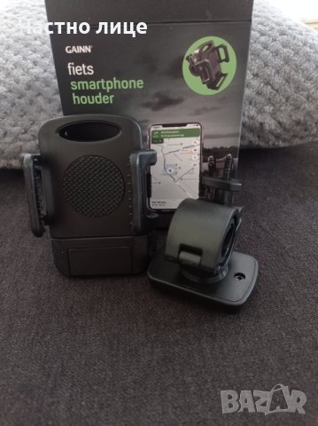 Продавам стойка за телефон за кола