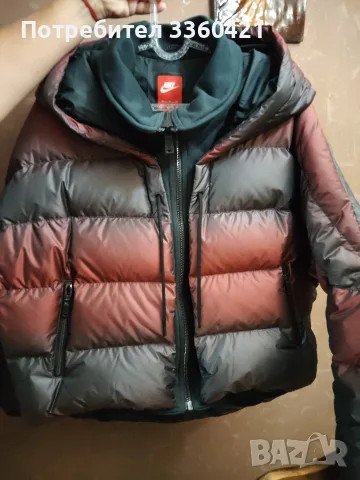 Оригинално дамско зимно яке (Nike). 