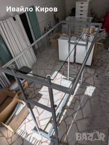 Метален щендер със стъклен плот , снимка 5 - Оборудване за магазин - 53535407