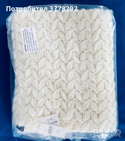 Оригинални шалове, 2 броя, ръчно изработени на една кука и на две игли от мека прежда, снимка 2 - Шалове - 52011288