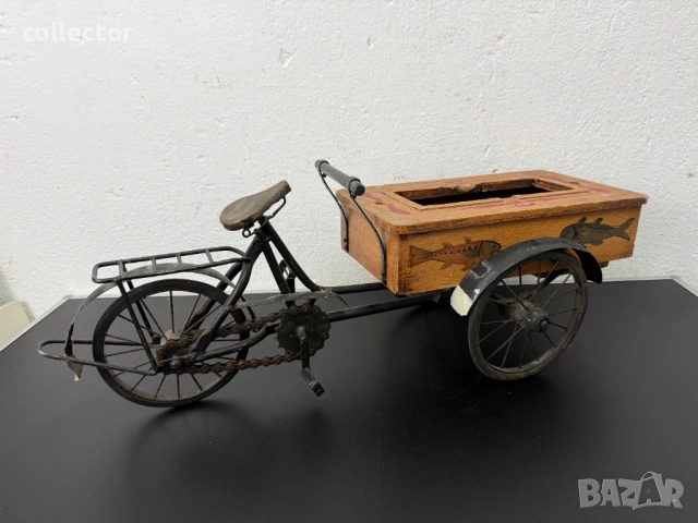 Ретро количка на уличен продавач на риба. №7831