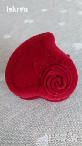 Продавам сребърни обеци ! 