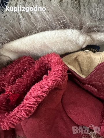 Подарява се всичко от снимките - зимни шапка и два чифта ръкавици, снимка 2 - Ръкавици - 51945322