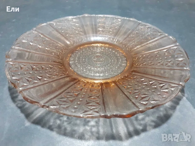 Голяма чиния цветно стъкло.За ордьоври.