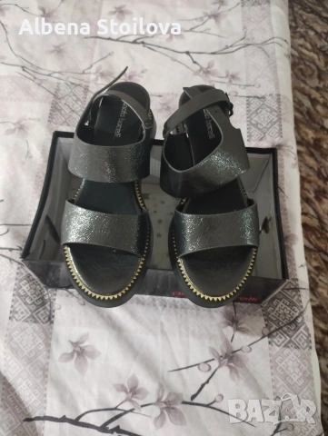 Разменям сребристи и черни нови обувки , снимка 8 - Дамски ежедневни обувки - 53422939