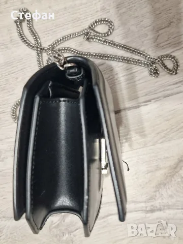 Оригинална Givenchy черна кожена чанта с верига и сребърна закопчалка – Made in Italy, снимка 14 - Чанти - 55768471