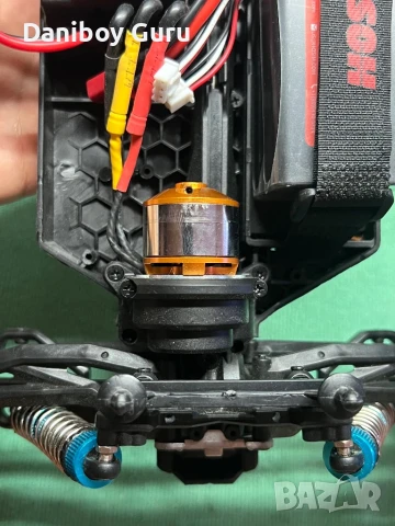 Hosim X 16 безчетков RC Cars 1:10 Високоскоростен 68+KM автомобил с дистанционно  4WD Off Road, снимка 8 - Коли, камиони, мотори, писти - 51116902