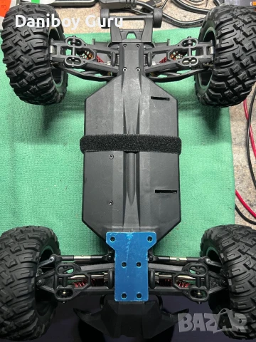 Hosim X07W безчетков мотор RC кола 1/10  Безчеткова скорост 68km/ч Хоби клас 4WD Всички терени, снимка 12 - Коли, камиони, мотори, писти - 51143800