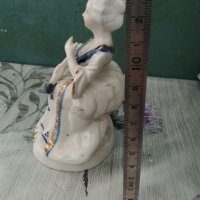 порцеланова статуетка-дама, снимка 2 - Антикварни и старинни предмети - 40391826