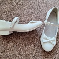 Официални лачени бели обувки, снимка 2 - Детски обувки - 41517837