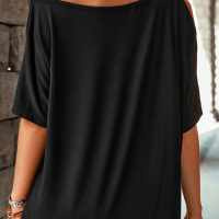 Дамска тениска в черен цвят с голо рамо, снимка 2 - Тениски - 44822396