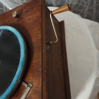 Стар грамофон с манивела, снимка 7 - Антикварни и старинни предмети - 44437326