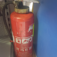 Прахов пожарогасител Ятрус 6, технически обслужен до януари 2025г., снимка 3 - Друго търговско оборудване - 44711024