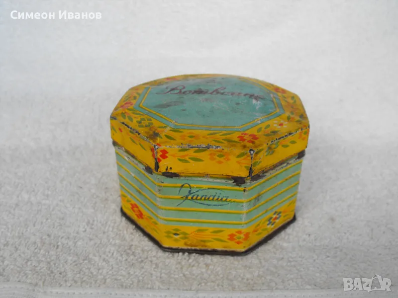 Интересна стара метална кутия от бонбони KANDIA #1265, снимка 1