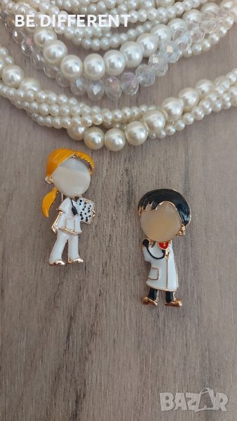 Брошка лекар, снимка 1