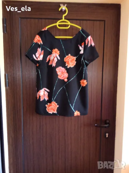 черна блуза с цветя и интересен гръб, снимка 1