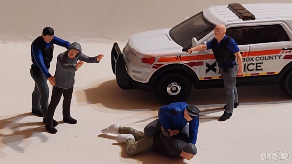 Комплект Арест в мащаб 1-64 , снимка 1