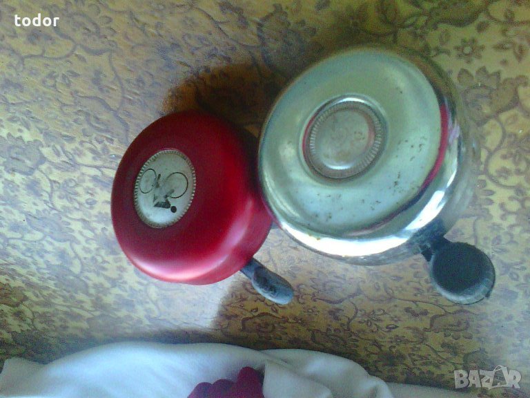 продавам гуми 28цола,педали,звънчета,грипове,спирачки,чифт 26 цола гуми., снимка 1