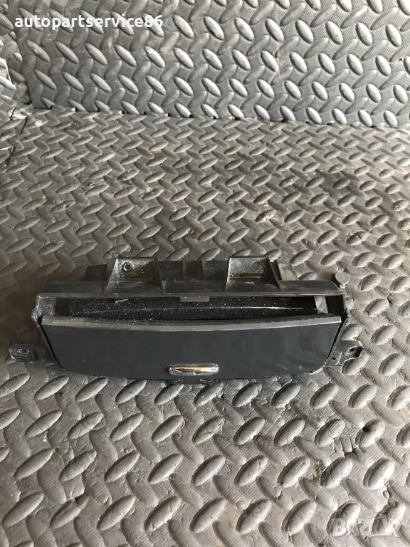 Жабка на таблото за KIA Carnival (2006–2010) 4D846-25600, снимка 1