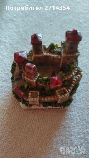 Продавам две миниатюрни къщички , снимка 1