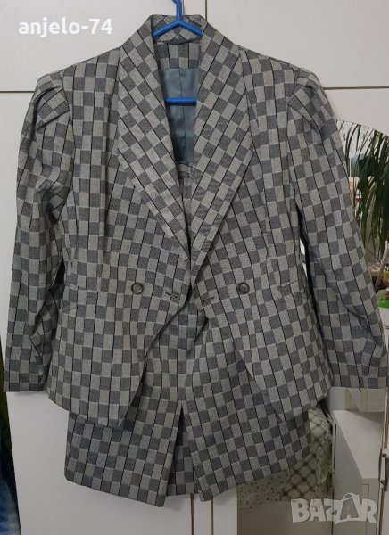 Шикозен ,български дамски костюм, снимка 1